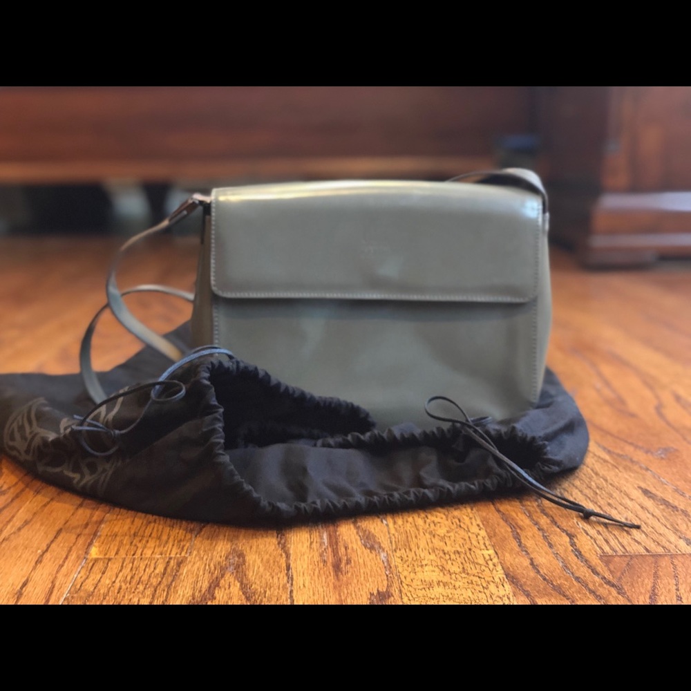 Leather gray shoulder bag.